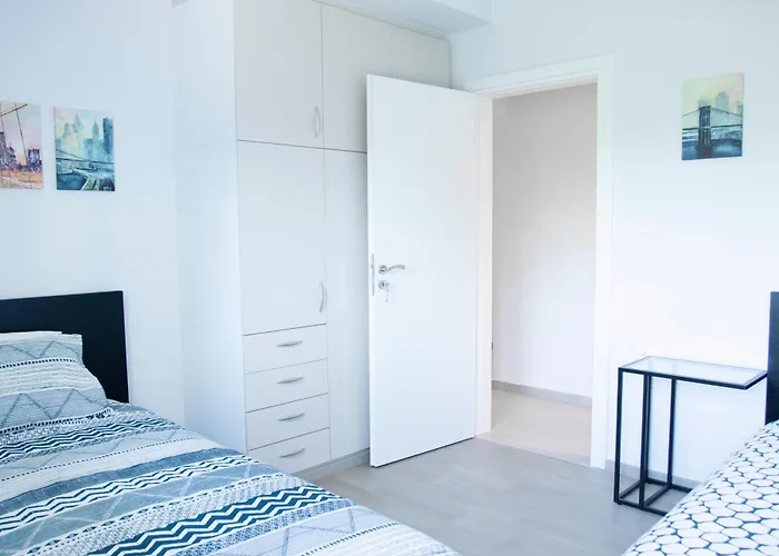 Sea Side Retreat 2 Bed Apartment