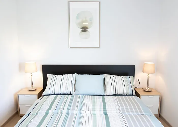 Sea Side Retreat 2 Bed Apartment