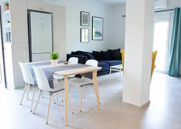 Sea Side Retreat 2 Bed Apartment